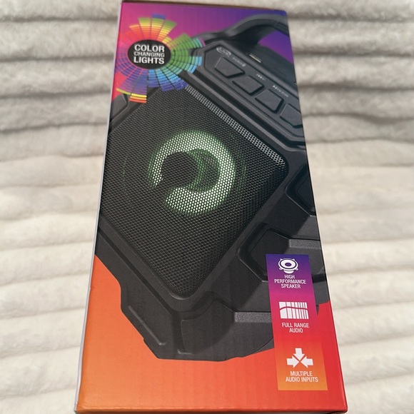 ILIVE Wireless Tailgate Speaker with Color Changing Lights and 7 Hr Charge. - Picture 5 of 6